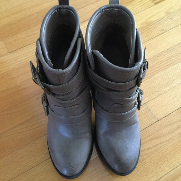 JustFab Raelyn Taupe Boots 7.5 M - Picture 1 of 4